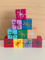Houten cadeautjes handgeschilderd
